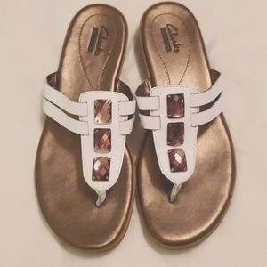 Clark's Collection White Leather Thong Sandal with Embellished Gemstones Sz. 6.5